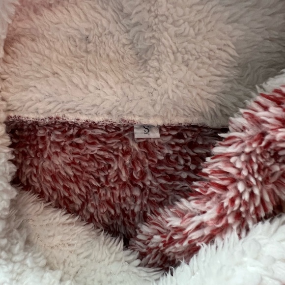 2 sherpas. Small. Adjustable zip collar. Soft and stretch with pockets. - Picture 9 of 14